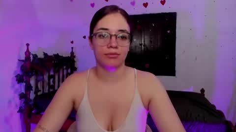 Snapshot of atenas__05 chatting on December 2024 05:26:01 AM atenas online show from December 2024 05:26:01 AM