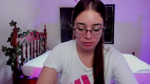 Snapshot of atenas__05 chatting on December 2024 07:21:01 PM atenas online show from December 2024 07:21:01 PM