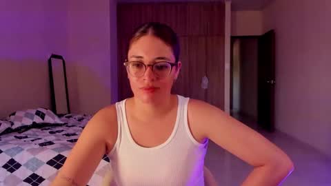 Snapshot of atenas__05 chatting on January 2025 07:52:01 PM atenas online show from January 2025 07:52:01 PM