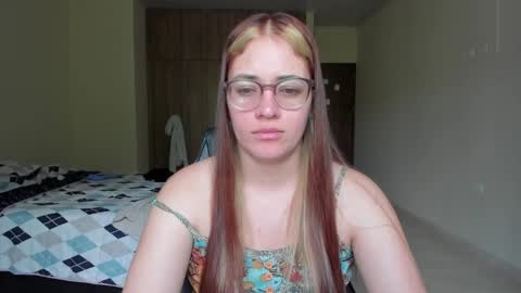 Snapshot of atenas__05 chatting on February 2025 07:31:02 PM atenas online show from February 2025 07:31:02 PM