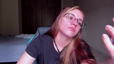 Snapshot of atenas__05 chatting on February 2025 07:09:01 PM atenas online show from February 2025 07:09:01 PM