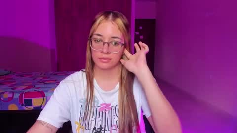 Snapshot of atenas__05 chatting on March 2025 06:34:01 PM atenas online show from March 2025 06:34:01 PM