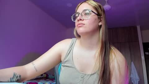 Snapshot of atenas__05 chatting on March 2025 07:10:02 PM atenas online show from March 2025 07:10:02 PM