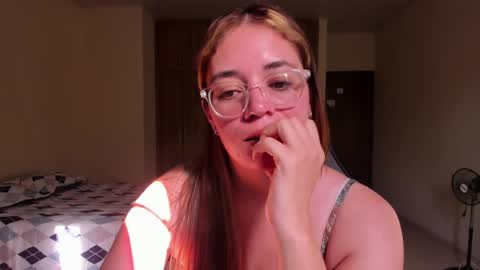 Snapshot of atenas__05 chatting on March 2025 09:14:02 PM atenas online show from March 2025 09:14:02 PM