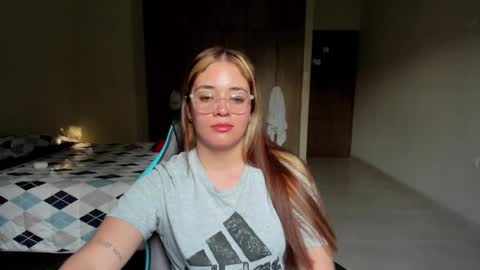 Snapshot of atenas__05 chatting on March 2025 10:07:02 PM atenas online show from March 2025 10:07:02 PM