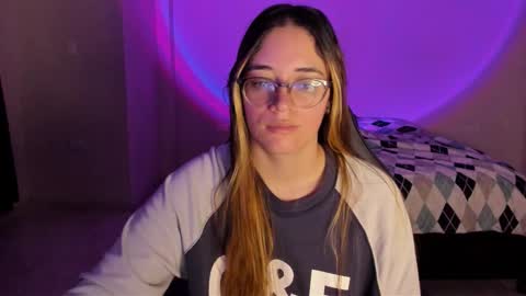 Snapshot of atenas__05 chatting on October 2025 09:30:02 AM atenas online show from October 2025 09:30:02 AM