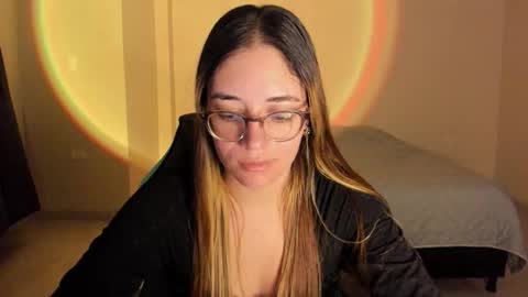 Snapshot of atenas__05 chatting on October 2025 09:28:01 AM atenas online show from October 2025 09:28:01 AM