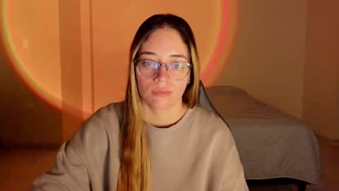 Snapshot of atenas__05 chatting on October 2025 09:24:01 AM atenas online show from October 2025 09:24:01 AM