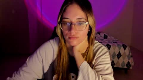 Snapshot of atenas__05 chatting on November 2025 09:42:02 AM atenas online show from November 2025 09:42:02 AM