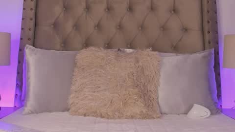 Atenea Hank online show from March 2026 01:22:01 AM