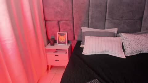 atenea velle online show from April 2026 04:06:01 AM