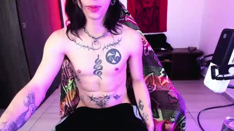 Snapshot of atheneoo_ chatting on May 2026 07:02:02 AM athenauwu online show from May 2026 07:02:02 AM