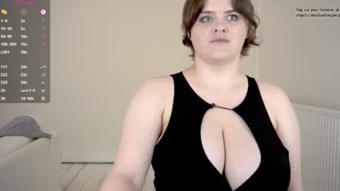 Audrey Jacq online show from June 2026 03:16:01 PM