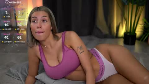 Isabella online show from October 2025 09:42:01 AM