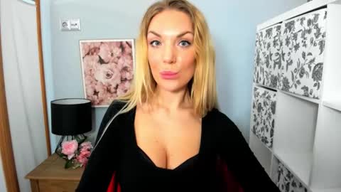 Snapshot of aullorasensual chatting on December 2024 10:06:01 PM AulloraSensual online show from December 2024 10:06:01 PM