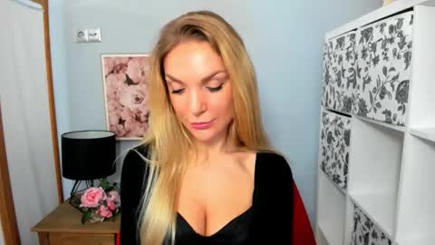 Snapshot of aullorasensual chatting on December 2024 09:57:01 AM AulloraSensual online show from December 2024 09:57:01 AM