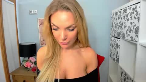 Snapshot of aullorasensual chatting on December 2024 09:46:02 AM AulloraSensual online show from December 2024 09:46:02 AM