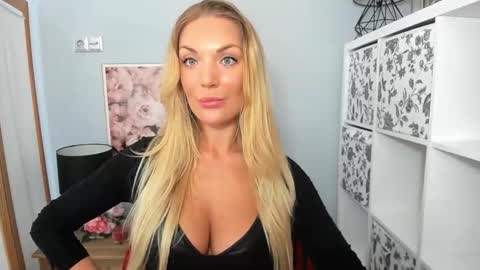 Snapshot of aullorasensual chatting on January 2025 09:11:02 AM AulloraSensual online show from January 2025 09:11:02 AM