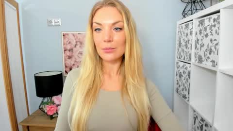 Snapshot of aullorasensual chatting on January 2025 06:41:02 AM AulloraSensual online show from January 2025 06:41:02 AM