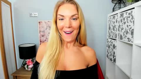 Snapshot of aullorasensual chatting on February 2025 11:43:02 AM AulloraSensual online show from February 2025 11:43:02 AM