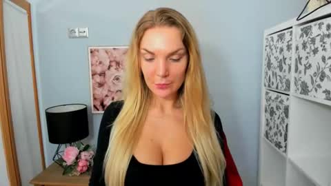 Snapshot of aullorasensual chatting on February 2025 03:47:02 PM AulloraSensual online show from February 2025 03:47:02 PM