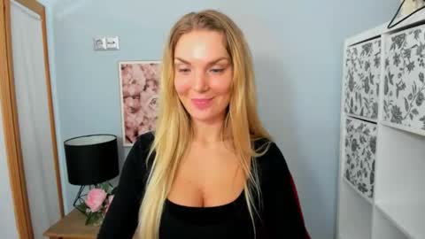 Snapshot of aullorasensual chatting on February 2025 06:51:02 PM AulloraSensual online show from February 2025 06:51:02 PM