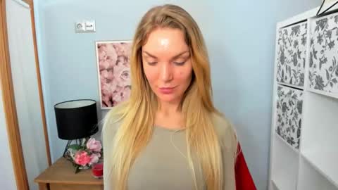 Snapshot of aullorasensual chatting on February 2025 09:26:02 AM AulloraSensual online show from February 2025 09:26:02 AM