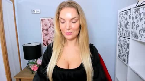 Snapshot of aullorasensual chatting on February 2025 06:09:02 AM AulloraSensual online show from February 2025 06:09:02 AM