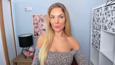 Snapshot of aullorasensual chatting on February 2025 06:11:02 AM AulloraSensual online show from February 2025 06:11:02 AM