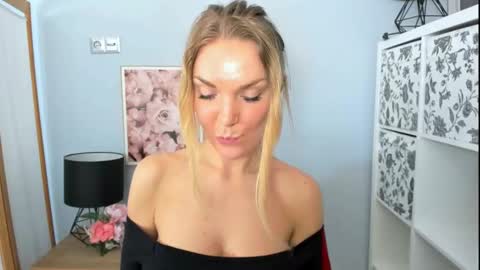 Snapshot of aullorasensual chatting on February 2025 05:31:01 PM AulloraSensual online show from February 2025 05:31:01 PM