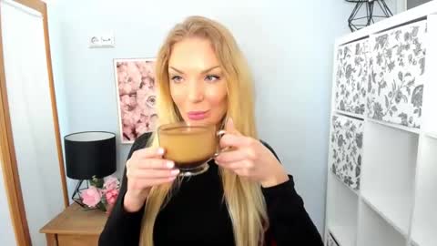 Snapshot of aullorasensual chatting on March 2025 06:16:01 AM AulloraSensual online show from March 2025 06:16:01 AM