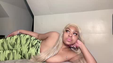 Snapshot of aunyxxx chatting on February 2025 10:40:02 PM aunyxxx online show from February 2025 10:40:02 PM