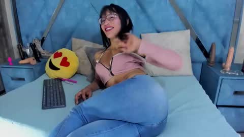 Monii Yi online show from March 2026 04:40:02 AM