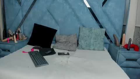 Monii Yi online show from June 2026 03:40:02 AM