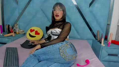 Monii Yi online show from June 2026 03:29:02 AM