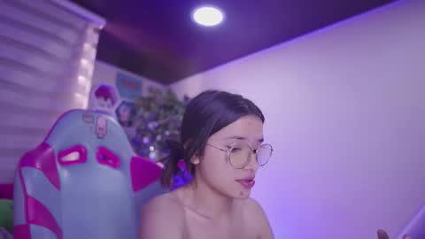 aura_rouss online show from November 2025 11:45:01 AM