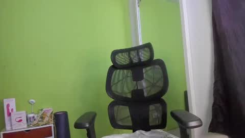 Snapshot of auradivina2 chatting on May 2026 11:14:02 PM Aura Divina online show from May 2026 11:14:02 PM