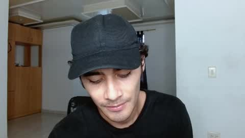 Snapshot of aureliv1 chatting on April 2026 10:32:02 PM Aureliano online show from April 2026 10:32:02 PM