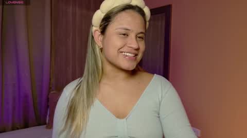 Snapshot of aurora_collins08 chatting on January 2025 02:39:01 PM aurora_collins08 online show from January 2025 02:39:01 PM