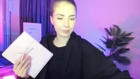 Aurora online show from February 2026 04:32:01 AM