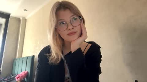 Aurora online show from April 2026 10:35:02 AM