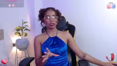 Snapshot of aurora_rodriguez chatting on December 2024 03:17:01 PM aurora_rodriguez online show from December 2024 03:17:01 PM
