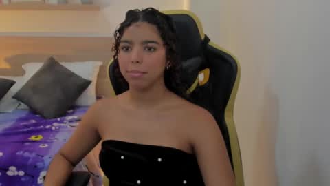 Snapshot of aurora_rodriguez chatting on February 2025 12:33:01 PM aurora_rodriguez online show from February 2025 12:33:01 PM