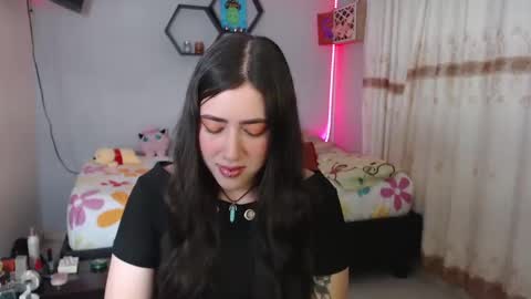 Snapshot of aurora_shy_ chatting on February 2025 10:19:02 PM Aurora online show from February 2025 10:19:02 PM