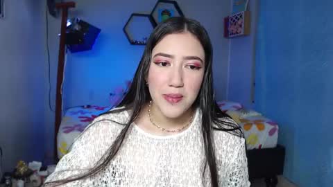 Snapshot of aurora_shy_ chatting on November 2025 05:13:02 PM Aurora online show from November 2025 05:13:02 PM