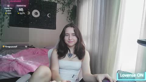 Aurora online show from October 2025 04:12:01 AM