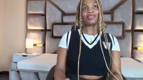 Ariana online show from November 2025 08:33:02 PM