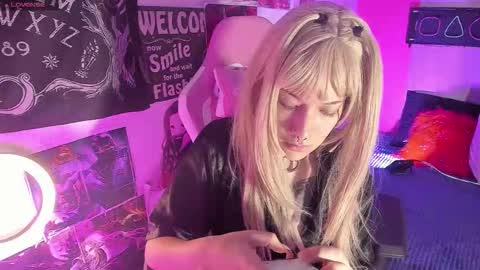 Aurora Channn online show from November 2025 10:47:02 PM