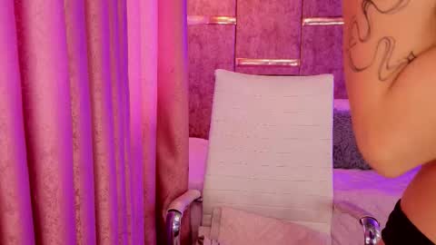 Snapshot of auroralanee chatting on September 2025 08:12:02 PM aurora online show from September 2025 08:12:02 PM