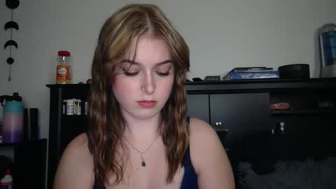 auroralightz1 online show from December 2025 02:50:02 AM